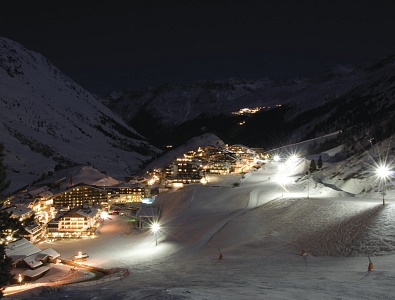 Night skiing & show
